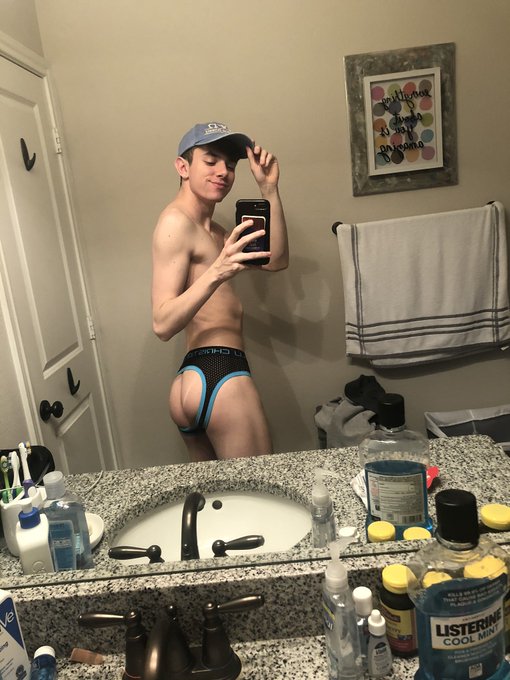Watch Oliver Edwards's leaked NSFW photo on TwXstars