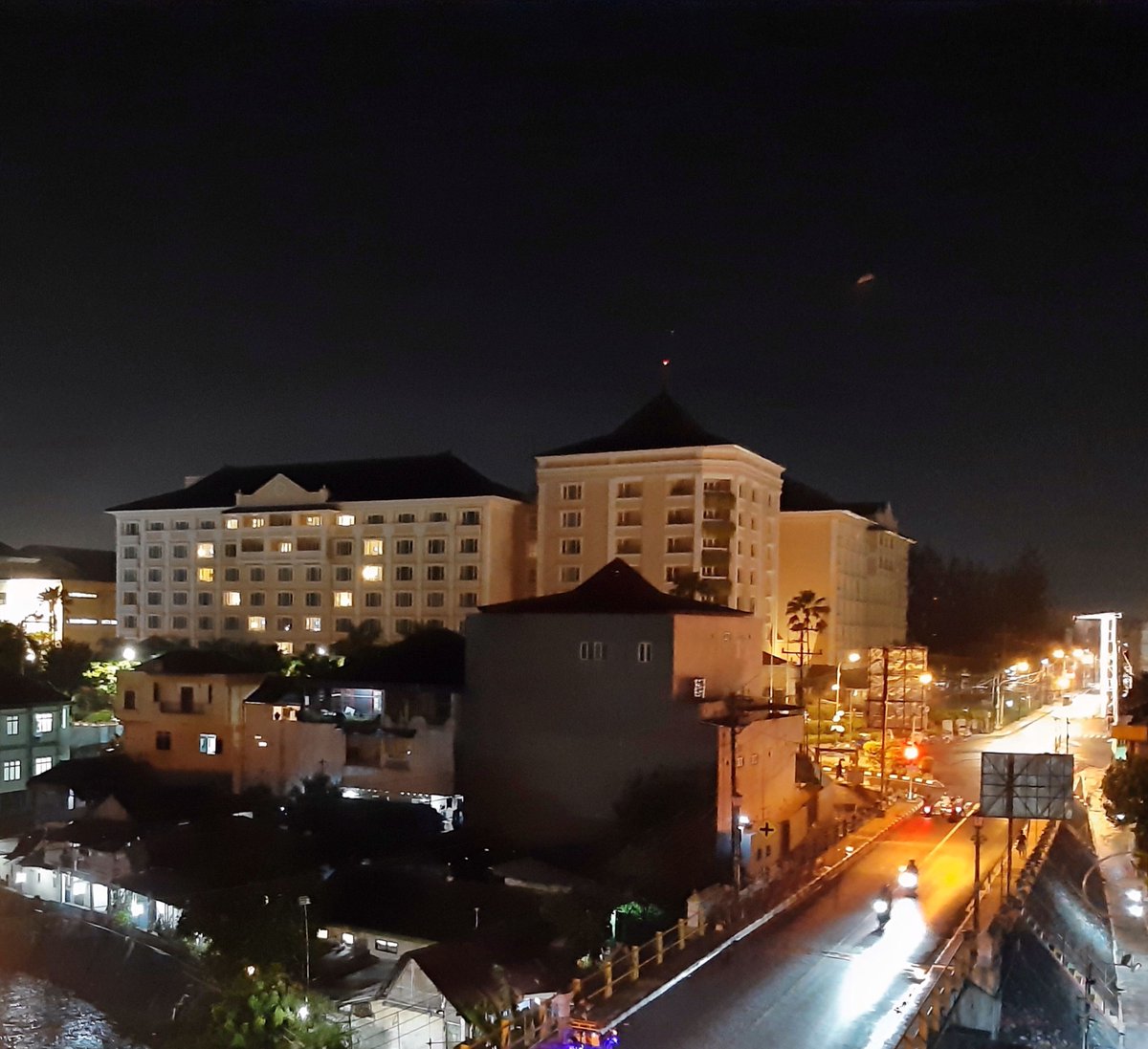 MeliaHtlResorts's tweet photo. #Faith and #love: This will pass and we will be ready to host you again with our passion for service and for hospitality. Until then, let's stay safe at home, keep connected with us and dream again of traveling. #StayHome @MeliaBcnSky #MeliáCaracas #MeliáPurosani https://t.co/XYd9xwf3as