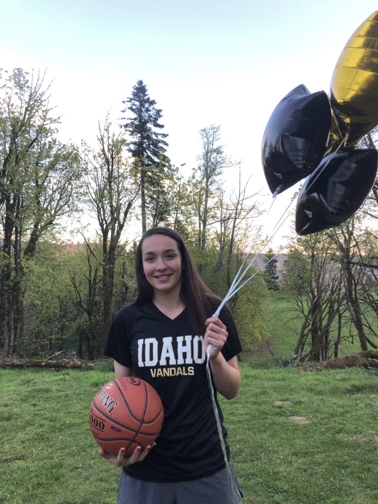 skybea03's tweet photo. I am extremely excited to announce my verbal commitment to play D1 basketball at the University of Idaho! Go Vandals🙏🏻💛! https://t.co/hqpWLHERN9