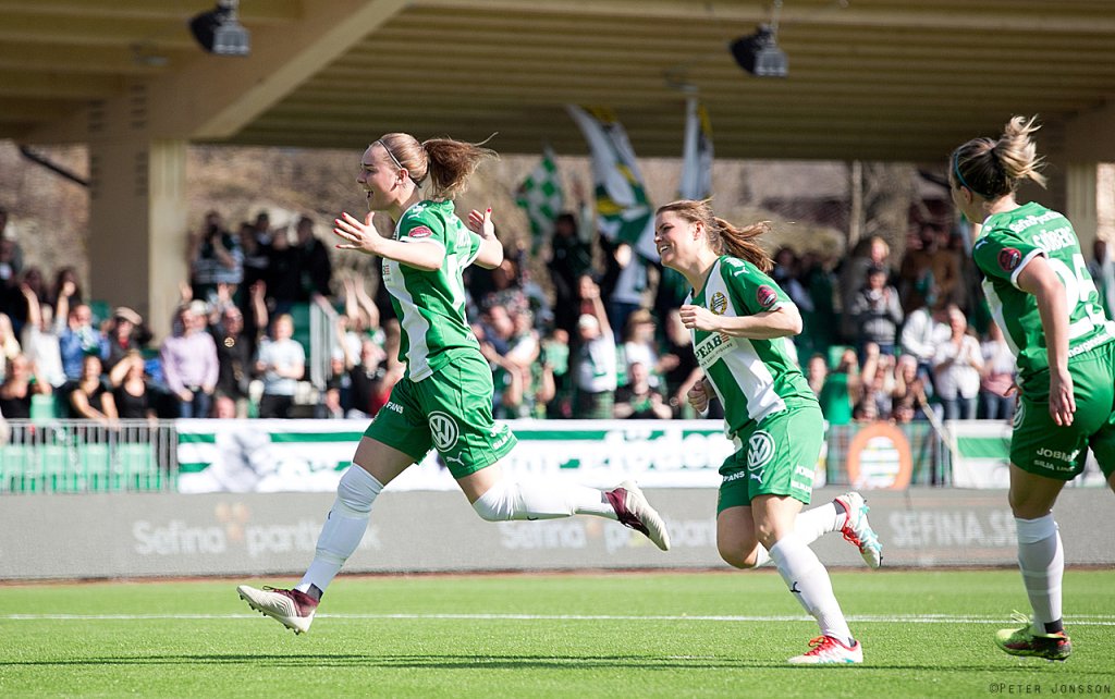 hammarbyfotboll's tweet photo. För 2️⃣ år sedan återinvigdes ett soldränkt Hammarby IP i premiären mot LB07 inför 2369 åskådare. 2-0 till #Bajen blev 2-2 och sedermera 4-2 sista kvarten. 

Målskyttar: @fridasjoeberg, @janssonemma11, @kelly13con_ &amp; Julia Zigiotti. 

📸: @isopeter | #ThrowbackBajen https://t.co/Xf68ZkVrCF