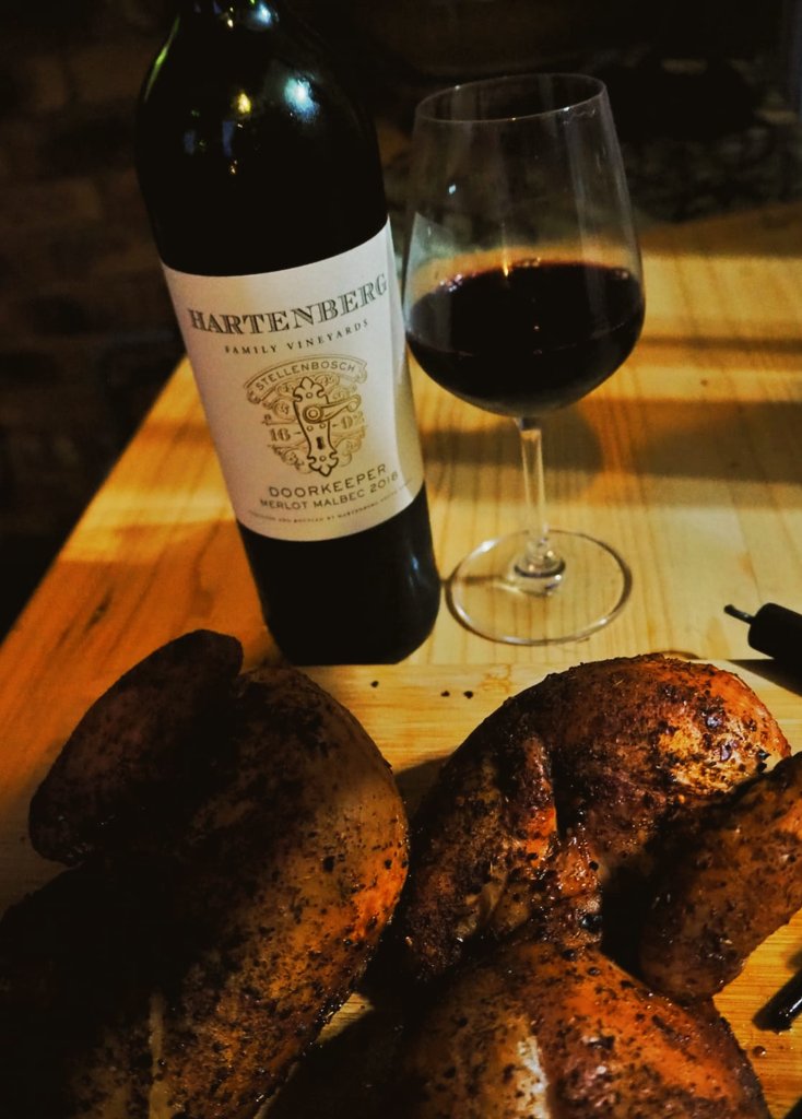 capeeshbrooklyn's tweet photo. #RT @HartenbergWine: RT @Boozy_Foodie: @HartenbergWine #EscapeWithHartenberg #LifeWithHartenberg #TasteHartenberg @DieSmulpape Home-smoked chicken with Doorkeeper Merlot Malbec 👏 https://t.co/JoXDf66ltU