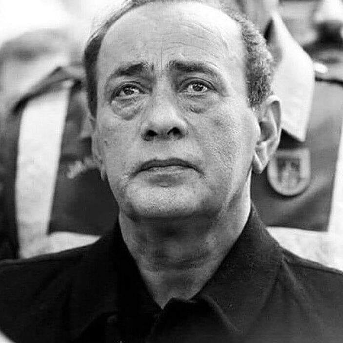 Zamanı geldiğinde VATAN hayinleriyle bir olan bütün herkese İstanbul sokaklarında etek giydireceğim....