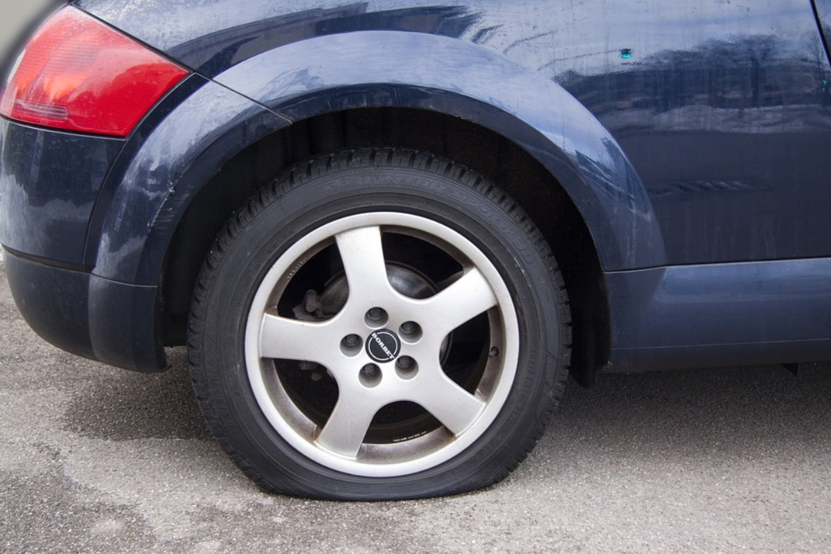 ClintonAutoBody's tweet photo. Do you know what to do when you have a flat tire? Now is the perfect time to practice changing your tire so you're never left stranded on the side of the road. https://t.co/j8OfskKL0e