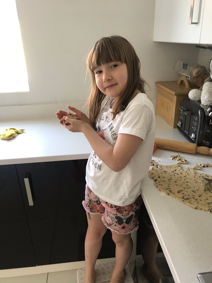 KerryBa31664062's tweet photo. Eleanor’s creations over the Easter weekend, baking Easter biscuits and building Lego @CWPSSwindon https://t.co/ajX3Bn6RhC