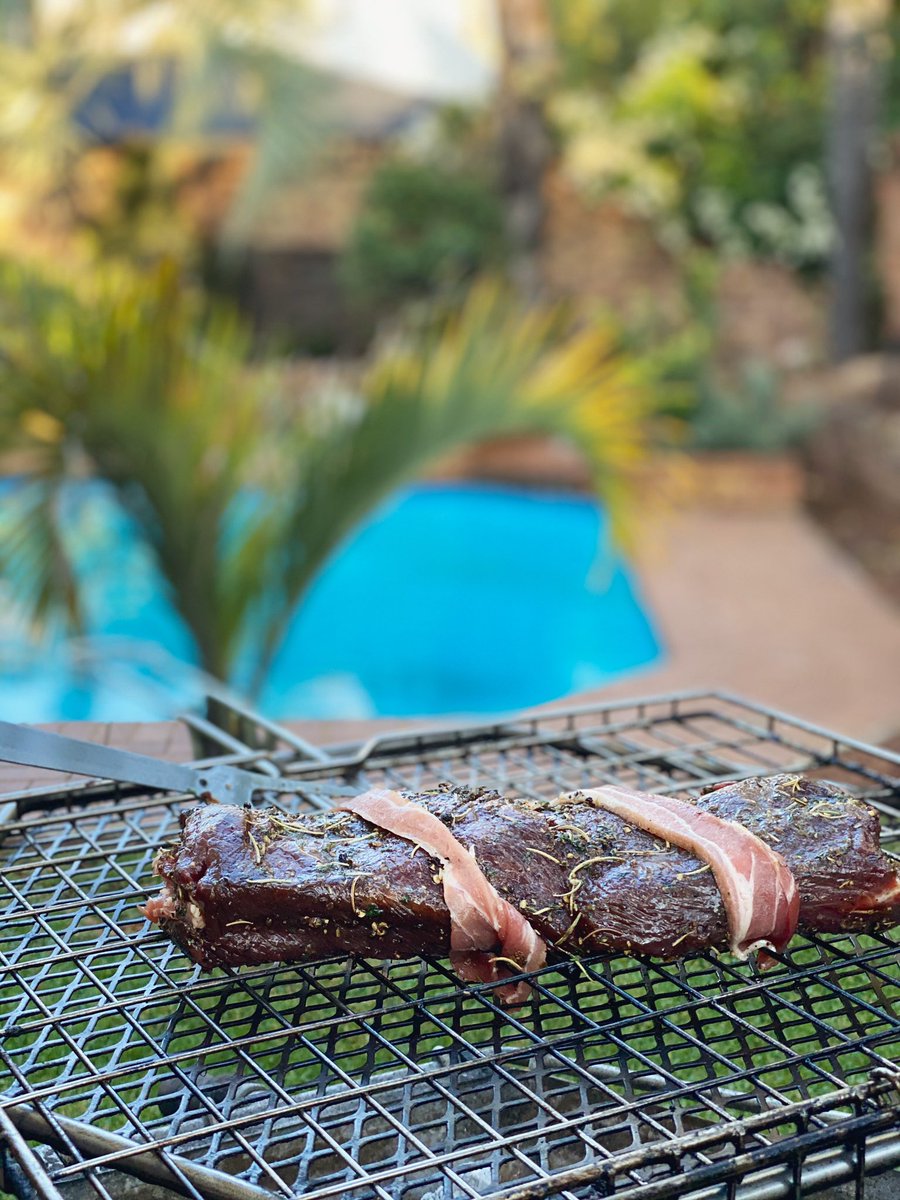 Lloydi_Boy's tweet photo. @HartenbergWine I’m thinking this Gemsbok Fillet would definitely have gone very well with the @HartenbergWine SMG👏🏻 a beautiful blend from the Alchemy range of Syrah, Mourvèdre & Grenache
(if I had a bottle on my wine rack that is 😂)
#EscapeWithHartenberg #LifeWithHartenberg #TasteHartenberg https://t.co/pDOk8tzRxm