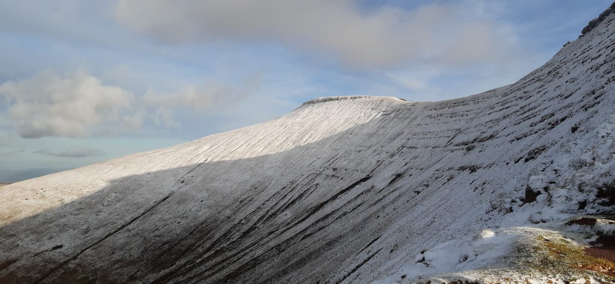 NewHallDofE's tweet photo. The Gold Practice exped should have been heading to Wales tomorrow. With its postponement I thought you'd enjoy some pictures of the Beacons in January #marktompkins #RockUK https://t.co/YiK8X4yCUr