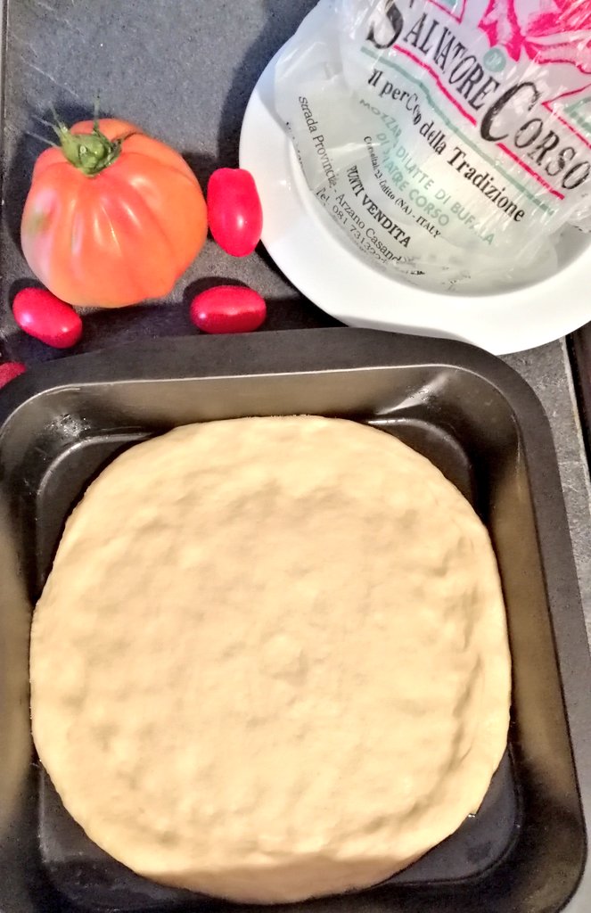 LaConsiglieria's tweet photo. .@mozzarella_dop
..con una mozza eccellente, il risultato non può che essere #gourmet. Lunga lievitazione, olive taggiasche, pomodoro spezzato a mano, basilico del balcone, olio d'oliva di #Pratella😋
#salvatorecorso
@Barbaga3Gaetano
@anboemo @viaggimperfetti @cittameridiane https://t.co/YCcsQ7Hb8e