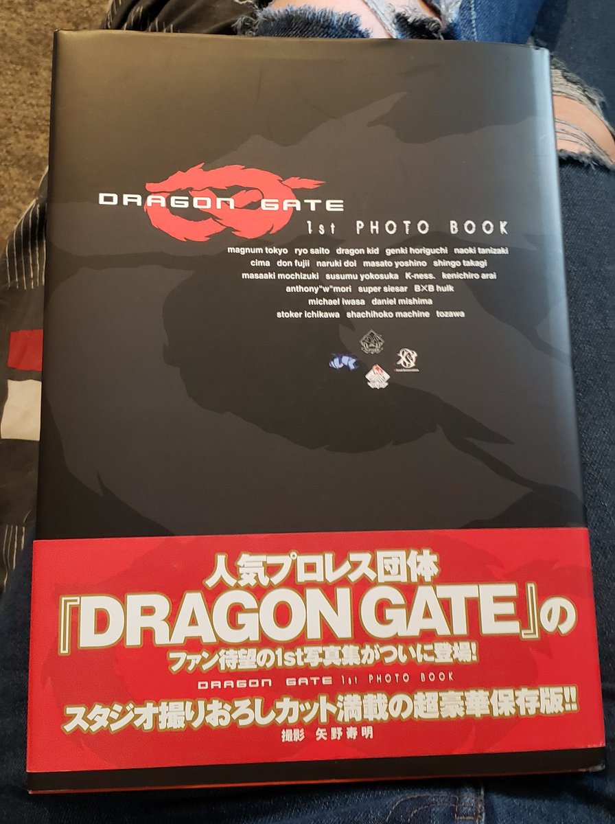 y'all wanna see what's in the mystery book? #dragongate
