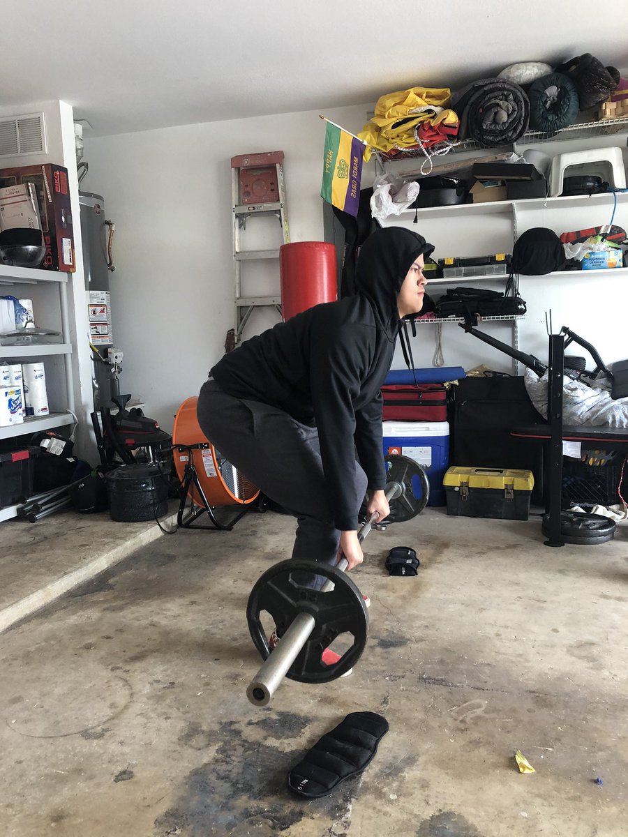 rumerc1's tweet photo. My favorite class by far is athletics. Now that my cousin came through with all the weights. We are set. @sebastian_merc1 @calethegr81 #lockedin #workdoesnotstop #haltomfamily https://t.co/Ox08s8otC9