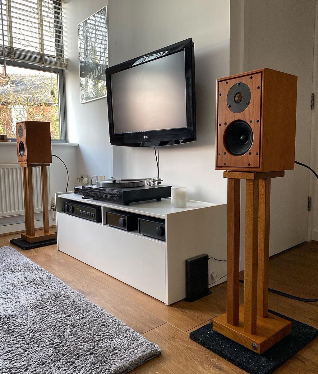 Hi Fi Racks Ltd (@hifiracksltd) on Twitter photo Our solid oak Podium Slimline Speaker Stands are precision-designed and available in any height. Supplied with absorbing dampers & adjustable stainless steel spikes to ensure excellent performance.
Rob's setup features <a href="/HarbethHQ/">Harbeth Audio Ltd</a> speakers & @naimaudio.
bit.ly/podslimss Our solid oak Podium Slimline Speaker Stands are precision-designed and available in any height. Supplied with absorbing dampers & adjustable stainless steel spikes to ensure excellent performance.
Rob's setup features <a href="/HarbethHQ/">Harbeth Audio Ltd</a> speakers & @naimaudio.
bit.ly/podslimss