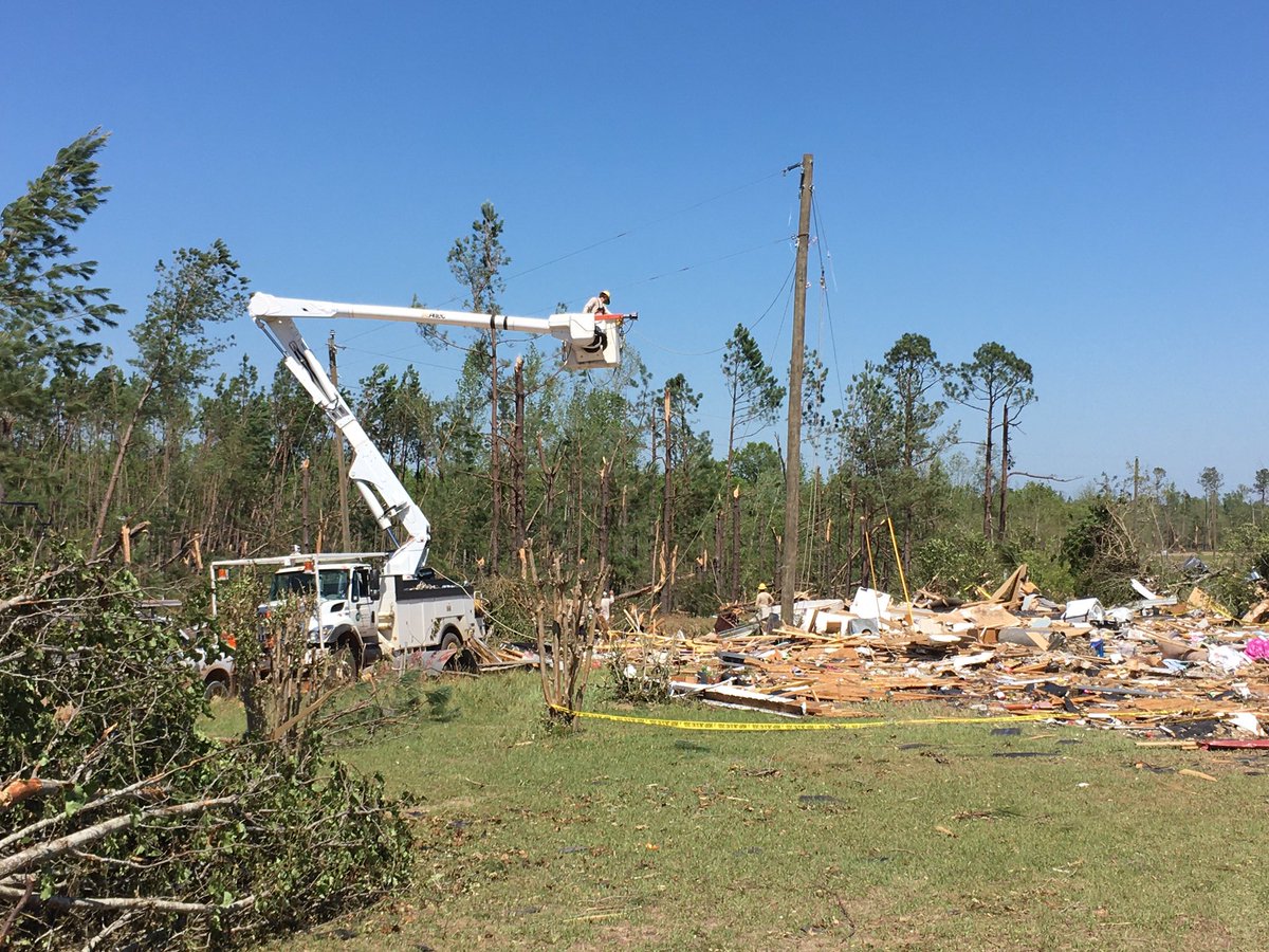 DominicBrownTV's tweet photo. More devastating pictures of EF-3 tornado damage from Orangeburg County. @wis10 https://t.co/DRl5AmgViz