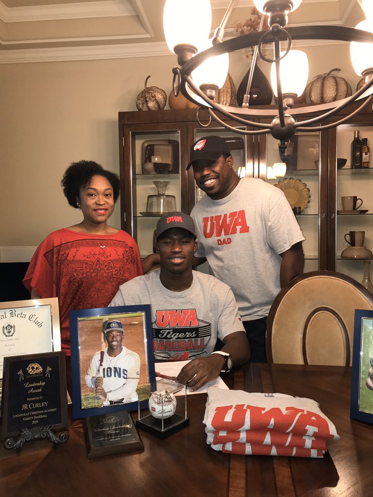 kingdaddy84's tweet photo. @UWAAthletics Congrats to @LCALionsSports @Jr22Curley_ on signing with @univwestalabama Tigers, y’all are getting a good one!  Way to represent Lion Nation JR!  #CatFamily 🐯🦁⚾️ #LCAlions @waltontribune #DistanceSigning https://t.co/UDHXLPp6Yi