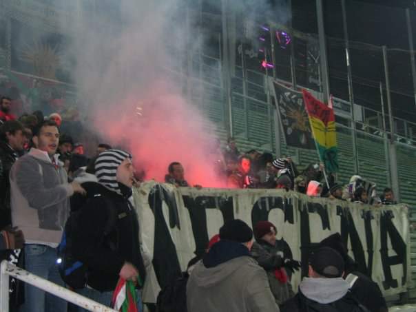 UltrasAccountOF's tweet photo. Cuando el C.A.Osasuna jugaba en Europa:

Parma🇮🇹, Burdeos🇫🇷, Leverkusen🇩🇪 ETC...

INDAR ☆ GORRI EUROPEAN TOUR! https://t.co/dcg94HOzVW