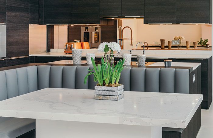meccinteriors's tweet photo. #TuesdayTrending with #KitchenStorage solutions.
Consider discreet storage:
* multi-purpose island units with custom seating
* built-in appliances
* banks of furniture made up of pull-out larders, integrated wine storage & drawers
#kitchendesign #functionalkitchen https://t.co/Gh03UX6FDg