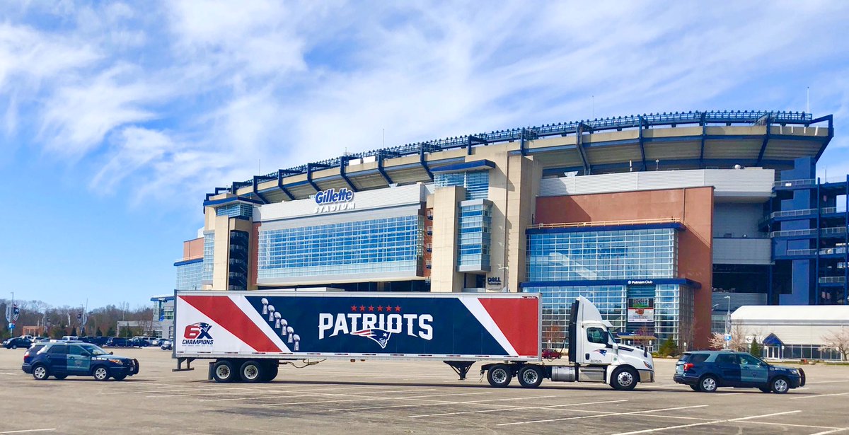 Members of our Motorcycle Unit (in cruisers) today are escorting the @Patriots tractor-trailer to @JFKairport in NYC to bring another delivery of medical supplies back to Mass. Thank you to everyone along the chain who are making these supplies available.