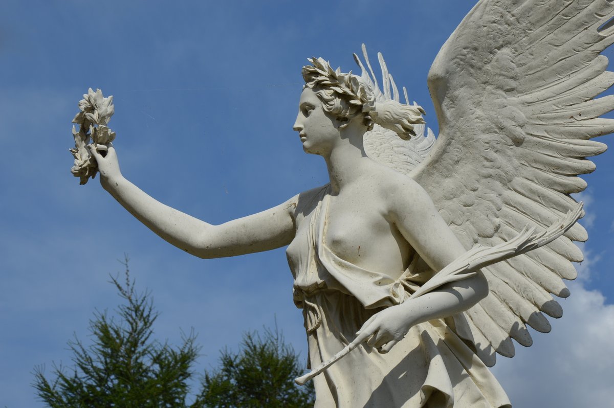 ドイツ雑記帳 ブﾙｽﾄ こちらですね 月桂樹の冠と棕櫚の葉もちです