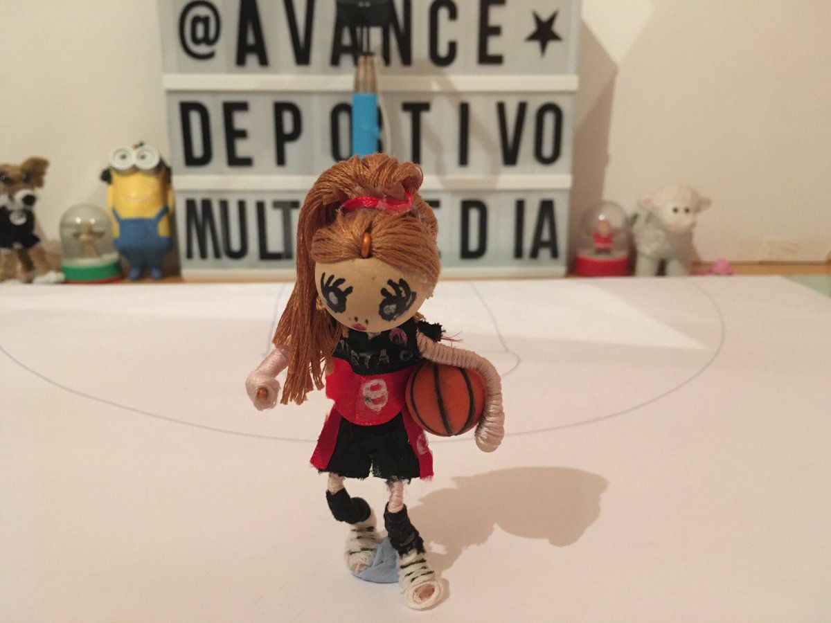 Lauraescreativa's tweet photo. Marcando jugada... pepinillos 🏀 #Ilovethisgame #tiropapelera #quedateencasa #yomemuevoencasa https://t.co/thCk6nIRw0
