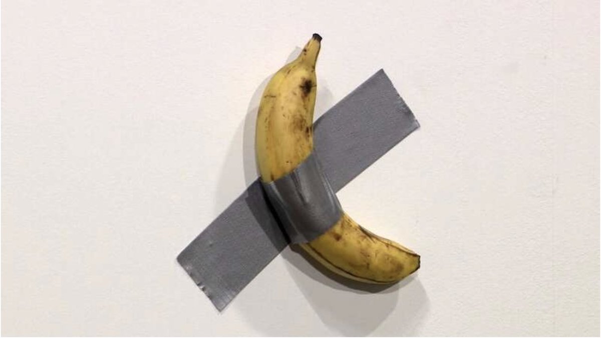 serkansan's tweet photo. I think this was one of the key events of 2019              Bubble Economy screaming crash is coming . Someone  paid $150,000 to get a hold on this duck taped banana Miami’s Art Basel. #DowJones #SP500 #StockMarket #economy #Bloomberg #FederalReserve #artbubble #ponzi #Corruption https://t.co/TzlTwXbmka