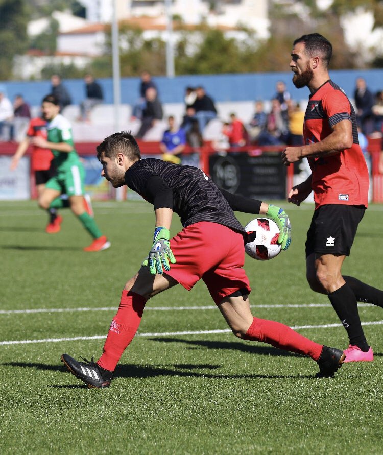 UdSanPedro's tweet photo. 🏁Feliz Día internacional del portero/a
 Deseamos feliz día a nuestros porteros. Una posición muy difícil que se merece hoy un gran homenaje. 🥅⚽️ 

¡Por muchas más paradas! 💪💪

#DiaInternacionalDelPortero https://t.co/rqW0X3Gt93