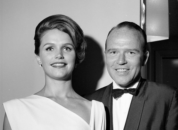 Lee Remick and her husband, director Bill Colleran, were Rayjean and F. Donald Hooper, Newton's manicurist and moritician.