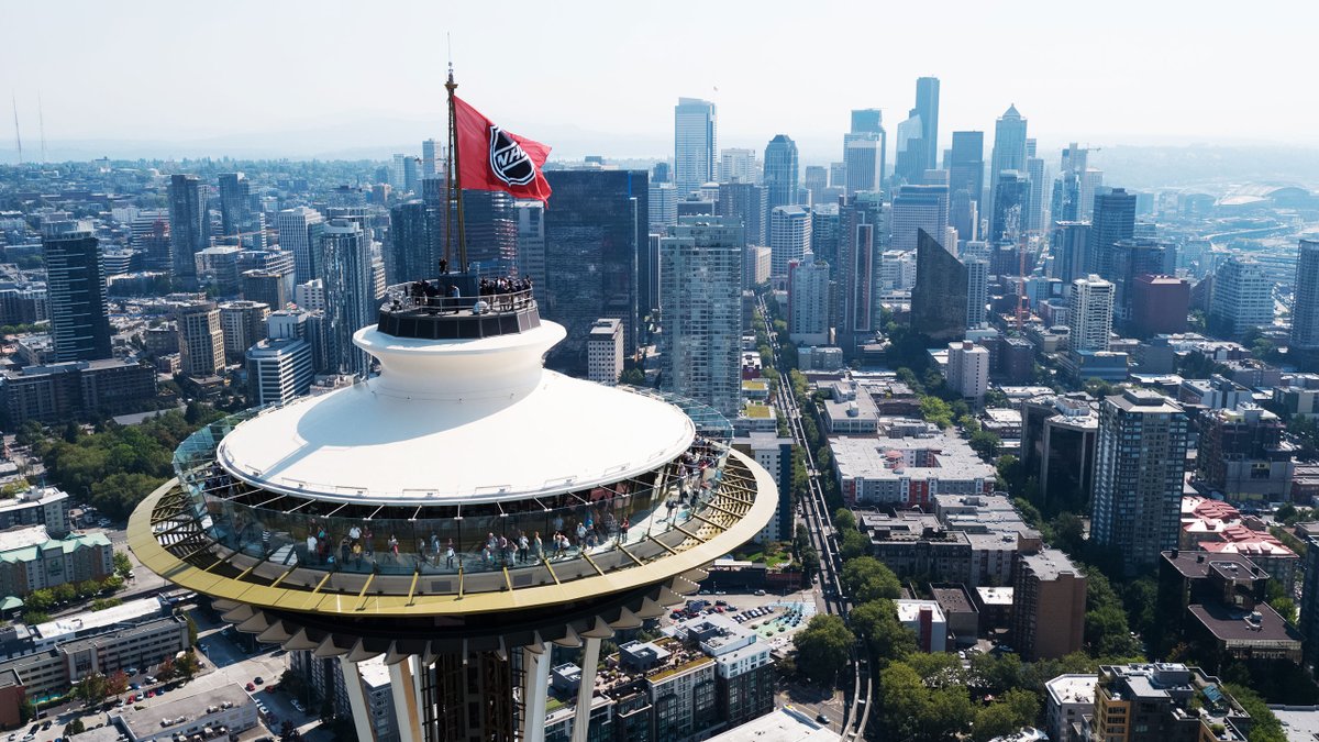 #NHLSeattle, <a href="/oakviewgroup/">OVG</a> &amp; partners come together to donate $1 million to @UnitedWayKC &amp; <a href="/seattlecenter/">Seattle Center</a> that will go to families in need &amp; provide support for nonprofit groups on the Seattle Center campus. 

More → bit.ly/CommunityPledg…