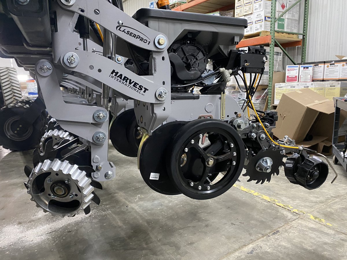 travismesser81's tweet photo. Last @PlainsGrain #PrecisionMaXX customized planter leaving the shop today for #plant20 when it comes these guys will be ready.  @precisionplant #DeltaForce , #vApply, #Speedtube, #FurrowForce , #SmartFirmer @Harvest_Int_Mfg @SureFireAg .  Ordering now open for #plant21 https://t.co/8FMlCT74Yd