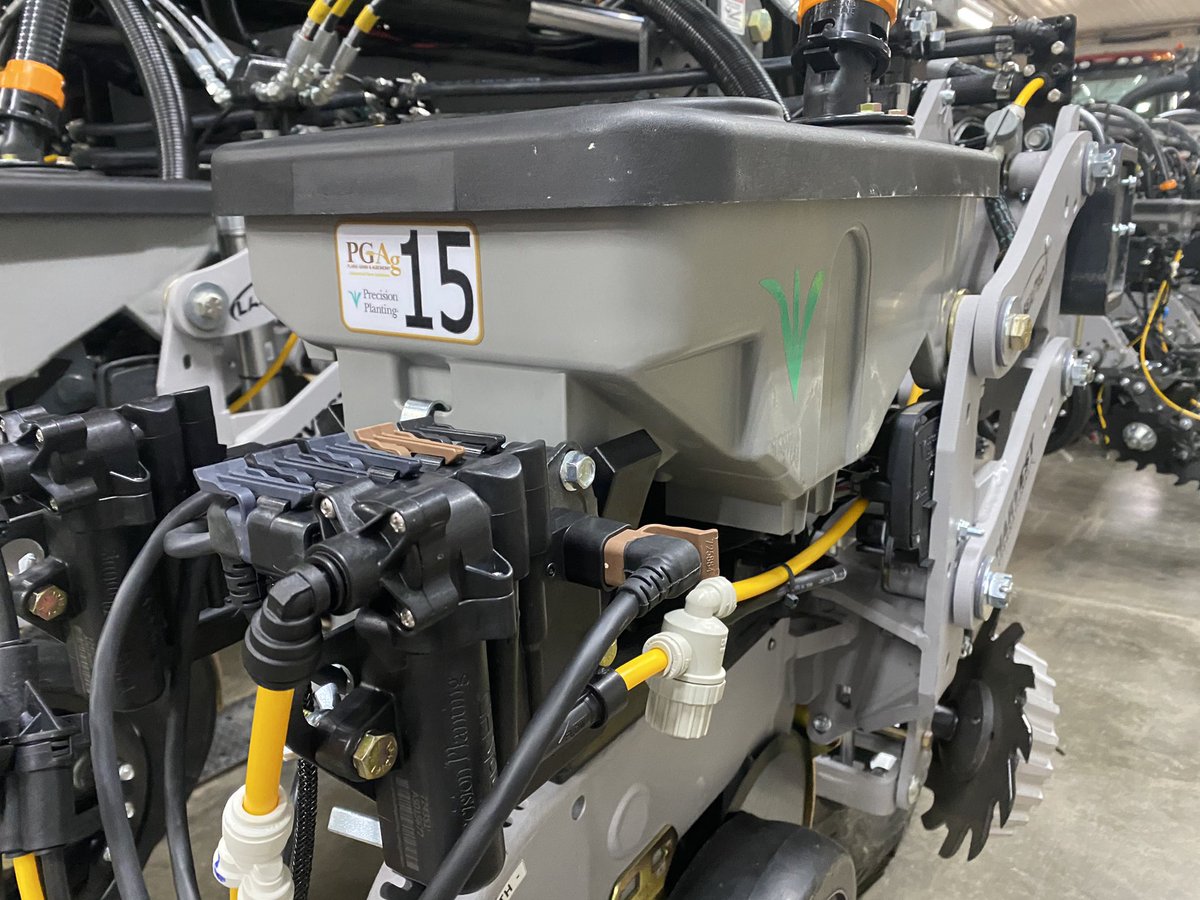 travismesser81's tweet photo. Last @PlainsGrain #PrecisionMaXX customized planter leaving the shop today for #plant20 when it comes these guys will be ready.  @precisionplant #DeltaForce , #vApply, #Speedtube, #FurrowForce , #SmartFirmer @Harvest_Int_Mfg @SureFireAg .  Ordering now open for #plant21 https://t.co/8FMlCT74Yd