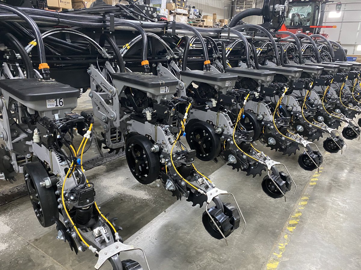 travismesser81's tweet photo. Last @PlainsGrain #PrecisionMaXX customized planter leaving the shop today for #plant20 when it comes these guys will be ready.  @precisionplant #DeltaForce , #vApply, #Speedtube, #FurrowForce , #SmartFirmer @Harvest_Int_Mfg @SureFireAg .  Ordering now open for #plant21 https://t.co/8FMlCT74Yd