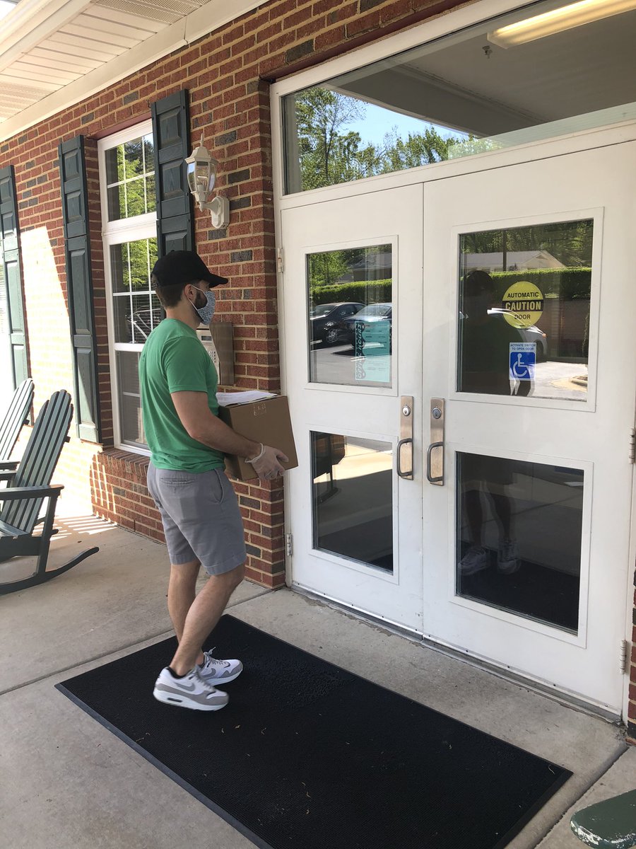 Kristina218's tweet photo. Heartbreaking to know there are many homebound seniors experiencing extreme isolation and lacking access to food. Thankful for the hardworking staff &amp; volunteers of @WakeMOW for making frozen meal delivery possible during this pandemic! @cwweatherly @_MealsOnWheels https://t.co/uzvgOfZqbr