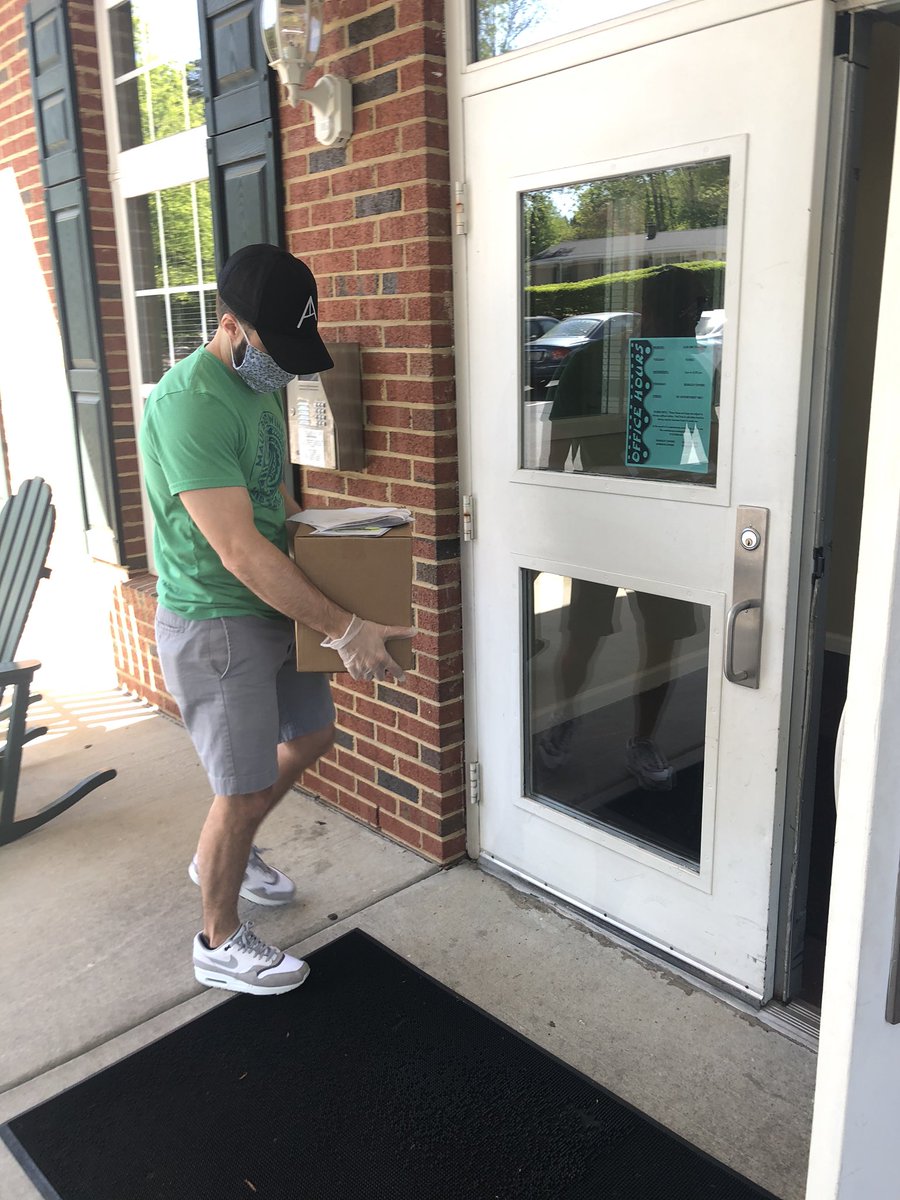 Kristina218's tweet photo. Heartbreaking to know there are many homebound seniors experiencing extreme isolation and lacking access to food. Thankful for the hardworking staff &amp; volunteers of @WakeMOW for making frozen meal delivery possible during this pandemic! @cwweatherly @_MealsOnWheels https://t.co/uzvgOfZqbr