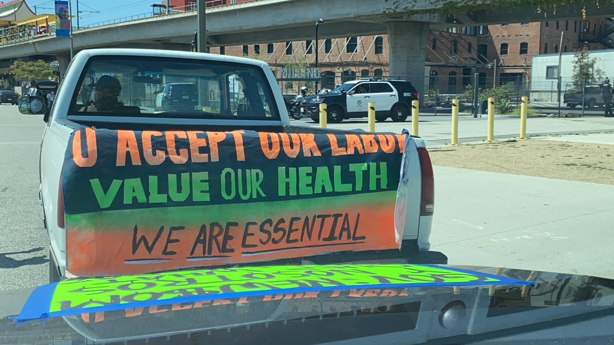 “I accept our labor, now value our health!” Los Angeles caravan of excluded workers happening now. Will the governor heed the call for resources to these essential workers? :#YNosotrosQue, Gov @GavinNewsom?  

#EssentialAndExcluded
#WorkerMigrantJustice