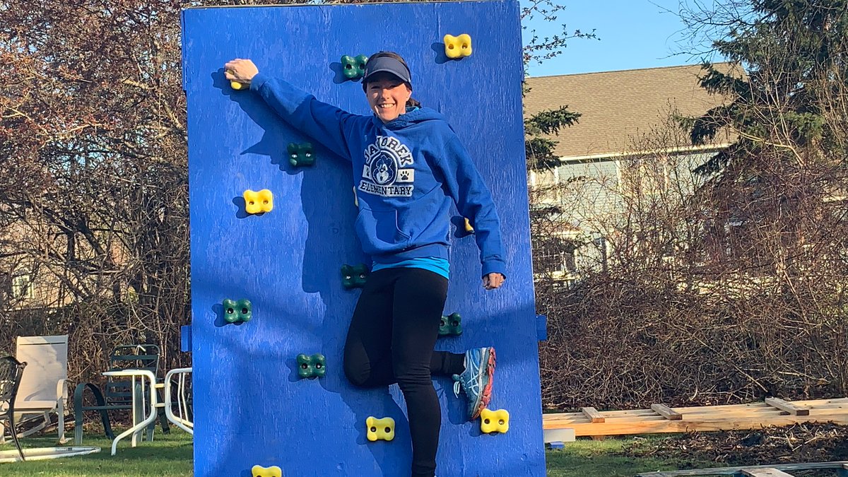 ChristineHildi2's tweet photo. Enjoying a little time outside on this BEAUTIFUL day with my Jaworek spirit wear on! https://t.co/vUMkzrcIFX