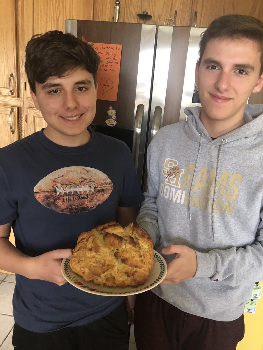 MR_DAMELIO_SH's tweet photo. Tasty Tuesday bread from scratch! #shrhsspiritweek https://t.co/LYQk5OLaKb