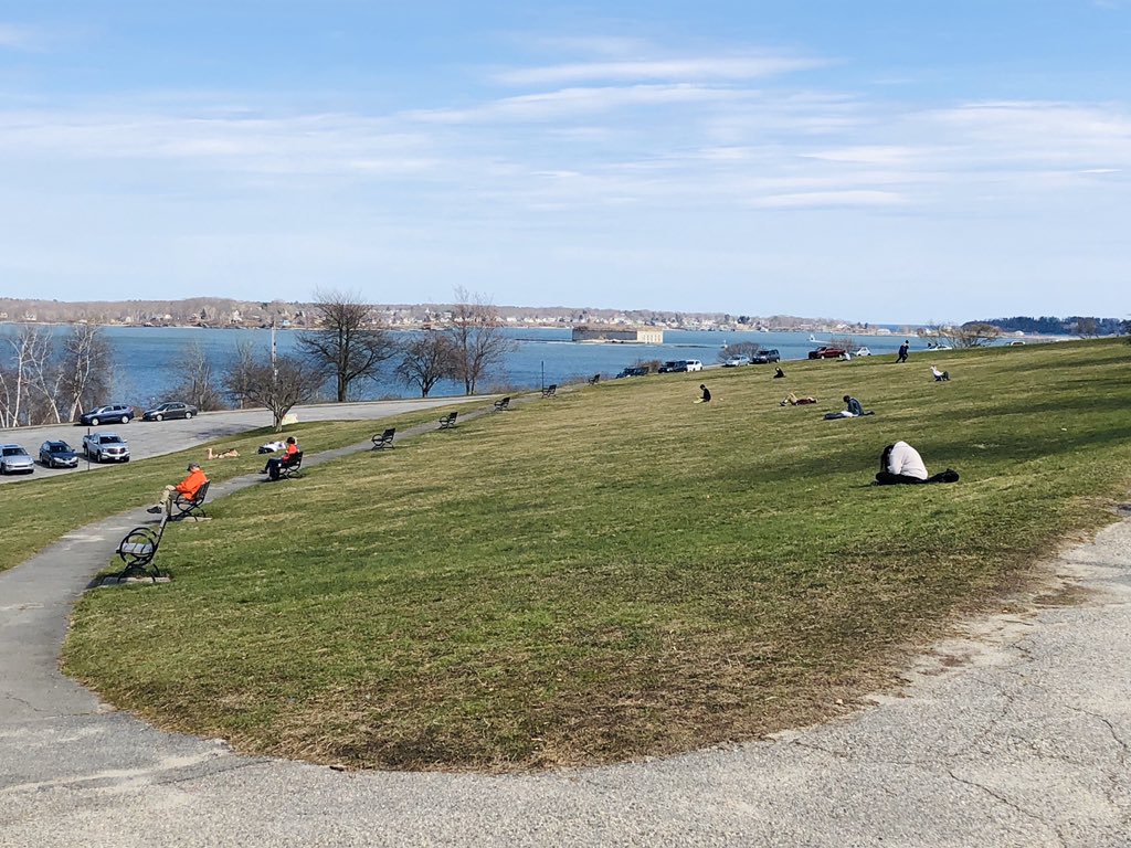 maria_manning4's tweet photo. People in #Portland are enjoying the weather today with picnics and some socially distanced sunbathing π #cascobay #easternprom #maine #mewx @WMTWTV #SocialDistanacing https://t.co/FEd2rMfTbX