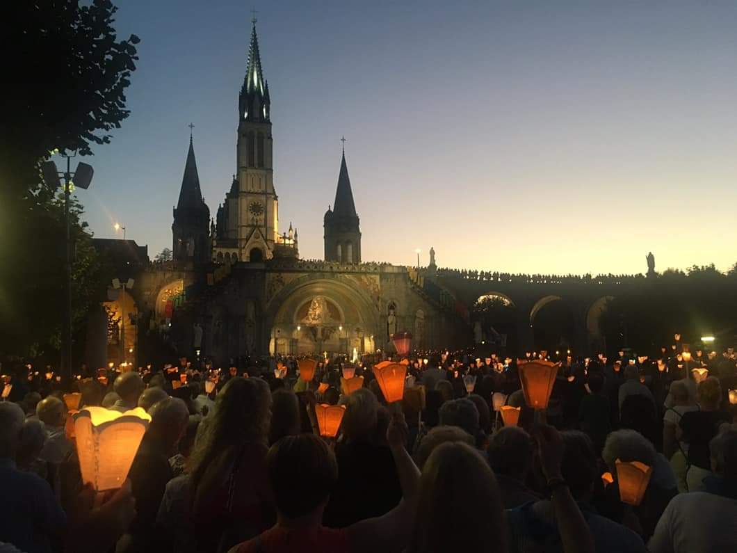 OTochar24's tweet photo. Thank you @HCPT for our virtual Torchlight tonight. We might not be altogether this year, but watching online and listening to the sing along definitely lifted my spirits🕯#HCPT #oneninefour #favouriteplace #thereinspirit 💚❤ https://t.co/euQiBsf7DY