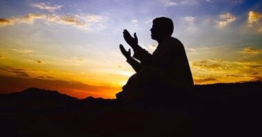 LSbyxphea5VKjhz's tweet photo. بك أستجير ومن يجير سواكا
فأجر ضعيفا يحتمي بحماك

إني ضعيف أستعين على قوى
ذنبي ومعصيتي ببعض قواكا

أذنبت ياربي وآذتني ذنوب
مالها من غافر إلاكا

دنياي غرتني وعفوك غرني
ماحيلتي في هذه أو ذا كا

لو أن قلبي شك لم يك مؤمنا
بكريم عفوك ما غوى وعصاكا https://t.co/HRUoXbDkrJ