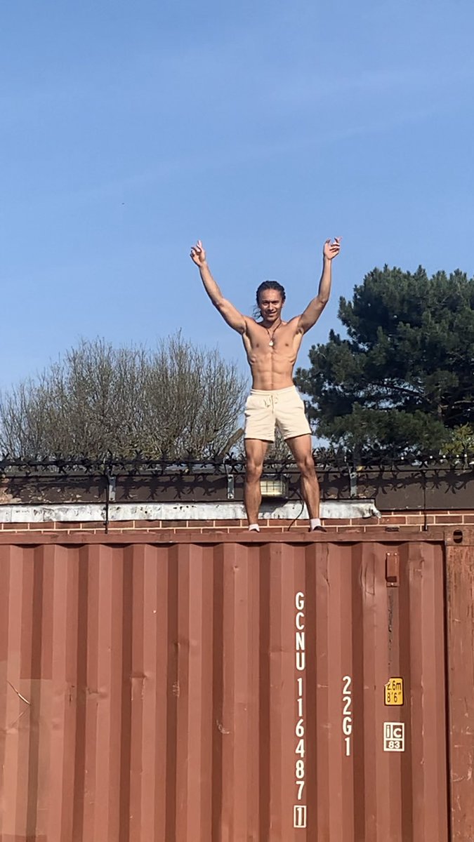 ClarkeKemi's tweet image. The Rona ain’t boutta stop me from my workout needs no sir