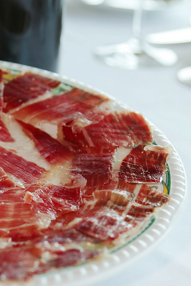 Nuestras costumbres.
Nuestros momentos.
Emociones compartidas.
Disfruta en familia. #elhigueron #restaurante #bar #fuengirola #jamon