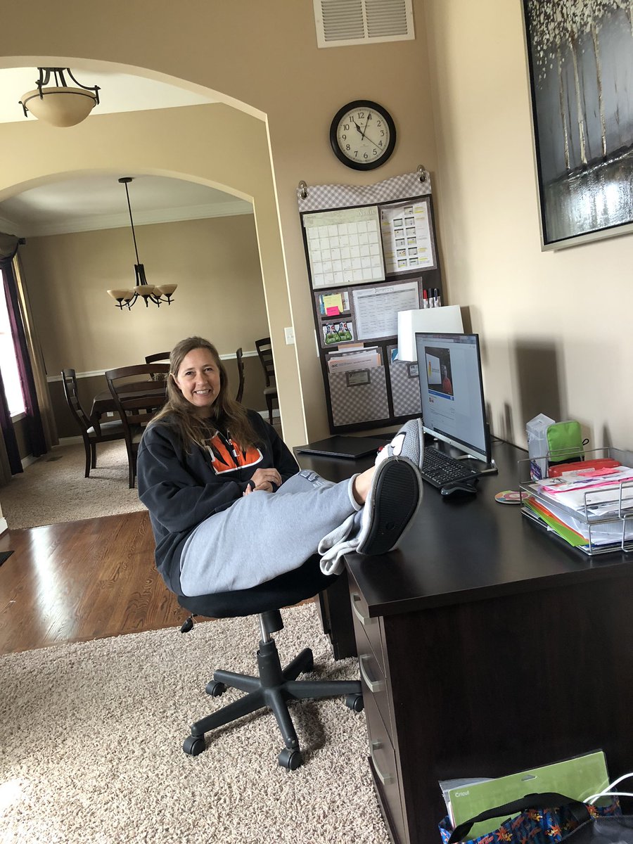 cd_rage's tweet image. Loving spirit week with my comfiest clothes!! @aliperryAHS @AHS_Stu_Council #AHSisFAMILY