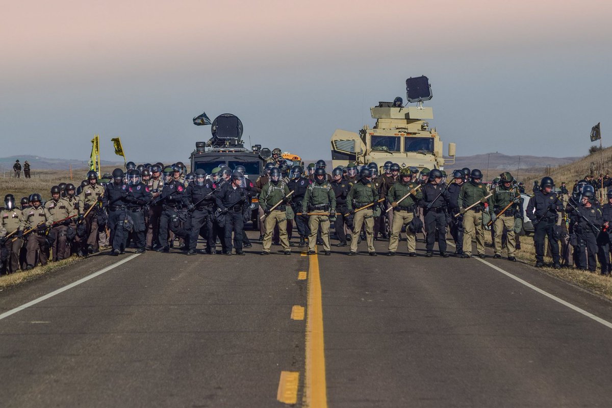 Roxann_Minerals's tweet photo. #ThanksObama? No, we say #FuckOffObama!

@BarackObama
We won't forget the violence that happened under YOUR watch

to migrants on the #Border
and
Indigenous people at #StandingRock/#DAPL 

https://t.co/LetUa7fhwd @DNC