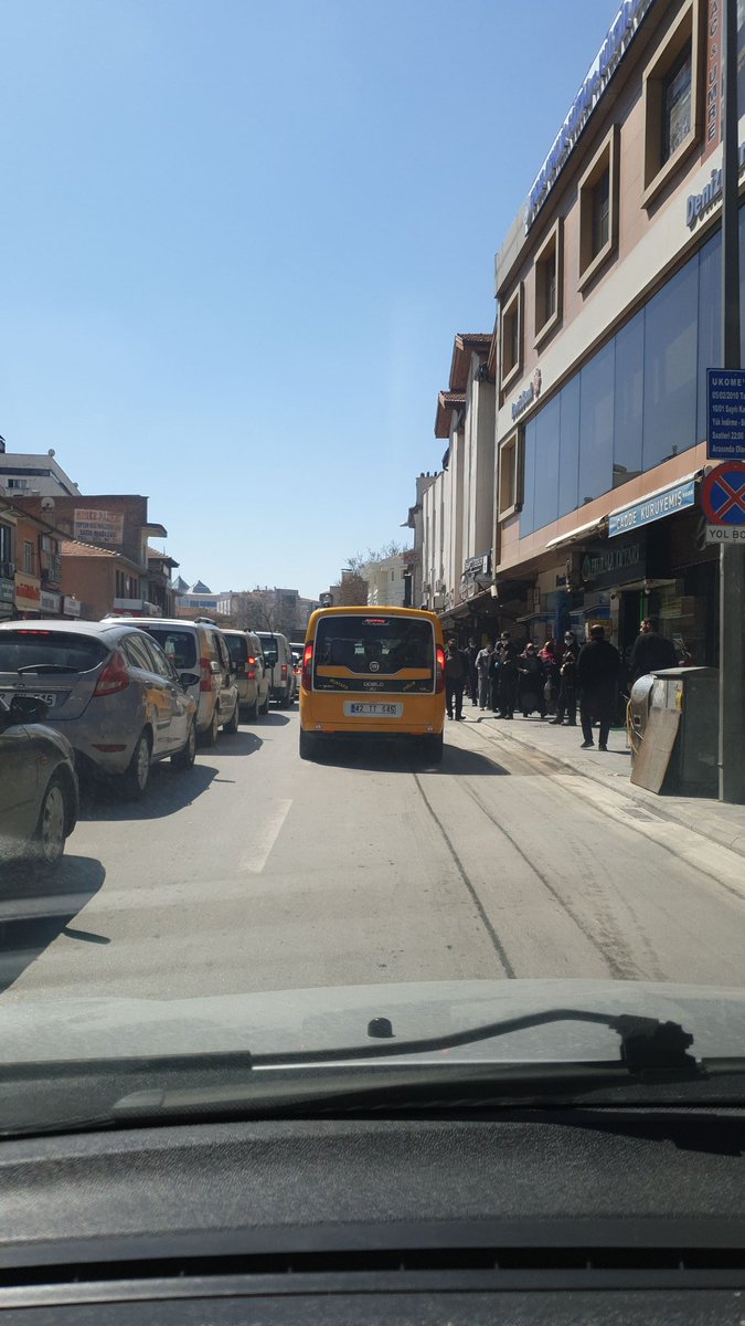 MuustafaKalayci's tweet photo. @u_ibrahim_altay @drfahrettinkoca Birseyler yanlış gidiyor.. 
Konyada çektiğim bi kac foto.. sanki hayat normale dönmüş algısı var. Maskeyi takip sokağa çıkabilirmişiz diye dusunmeye başladı millet. 
Durum ciddi. Evdekalmali.. https://t.co/w8OeFpsNF2