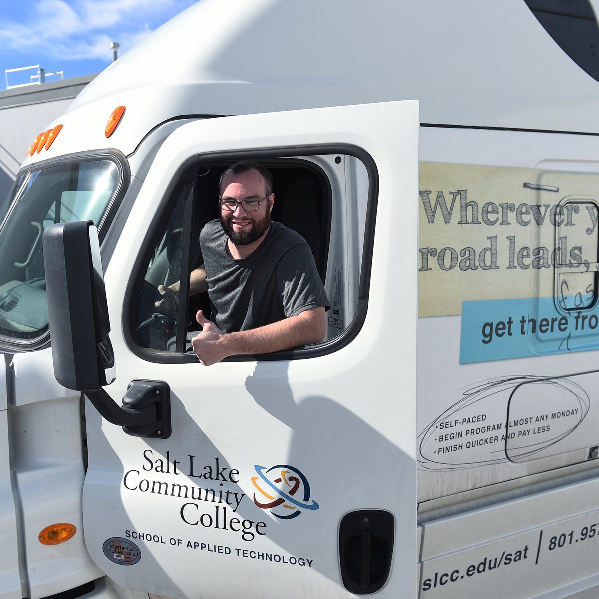 AppliedTechSLC's tweet image. Don’t forget those who are behind the scenes!💪Putting themselves in harms way with every shipment &amp;amp; delivery they are making to ensure we get our essential needs. 🚛📦 Remember, it’s very hard to turn down a strong 6ft Distance AIR HIGH FIVE 🖐!