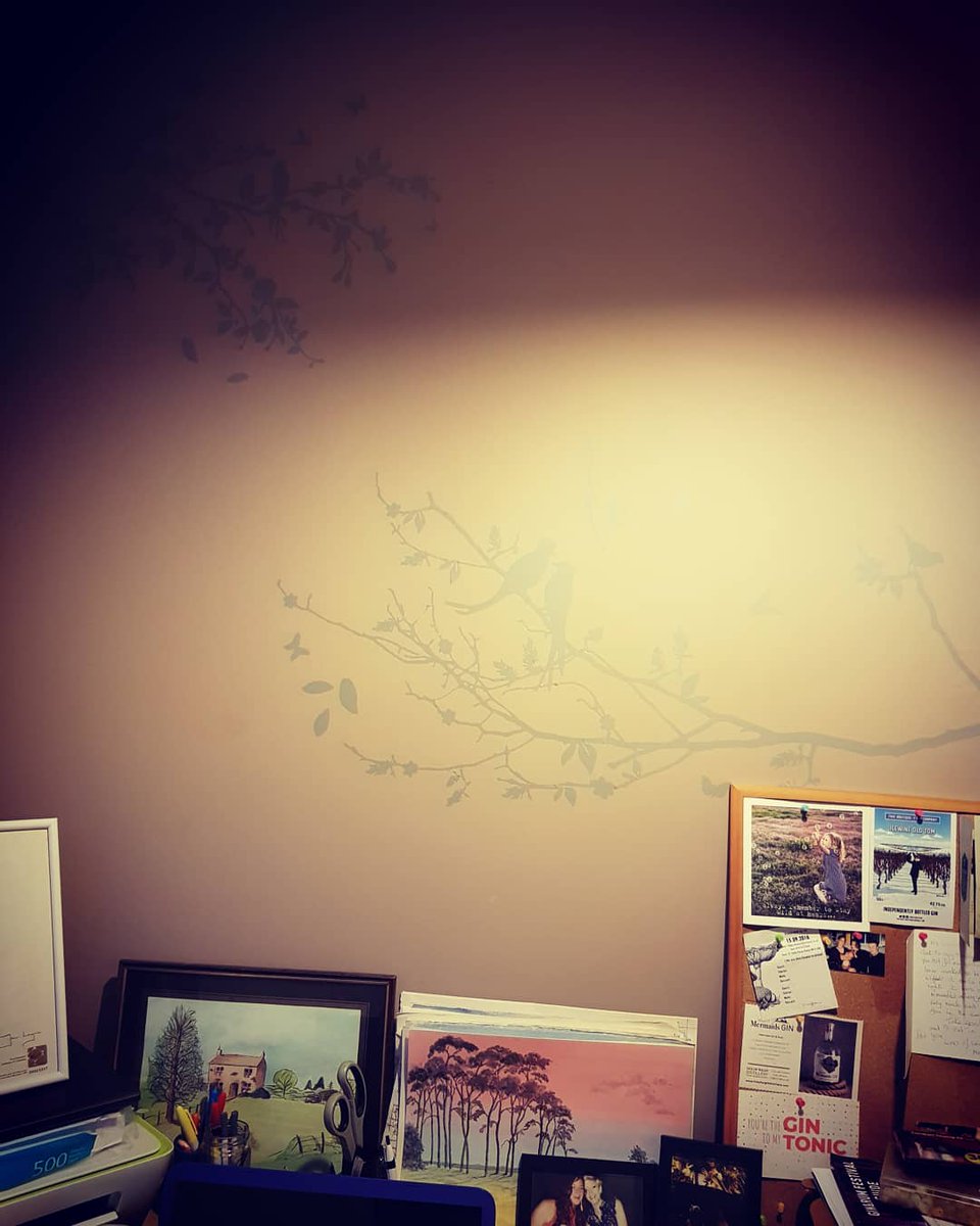 TheGinfluence's tweet photo. Progress with the office.
I've just spent a good hour wrestling with a vinyl cut out and transfer tape but I finally got this up. Love how my little working space is coming together ๐
#diy #vinyltransfer #homeoffice #study #workingspace #home #workfromhome https://t.co/QC4wspRCab