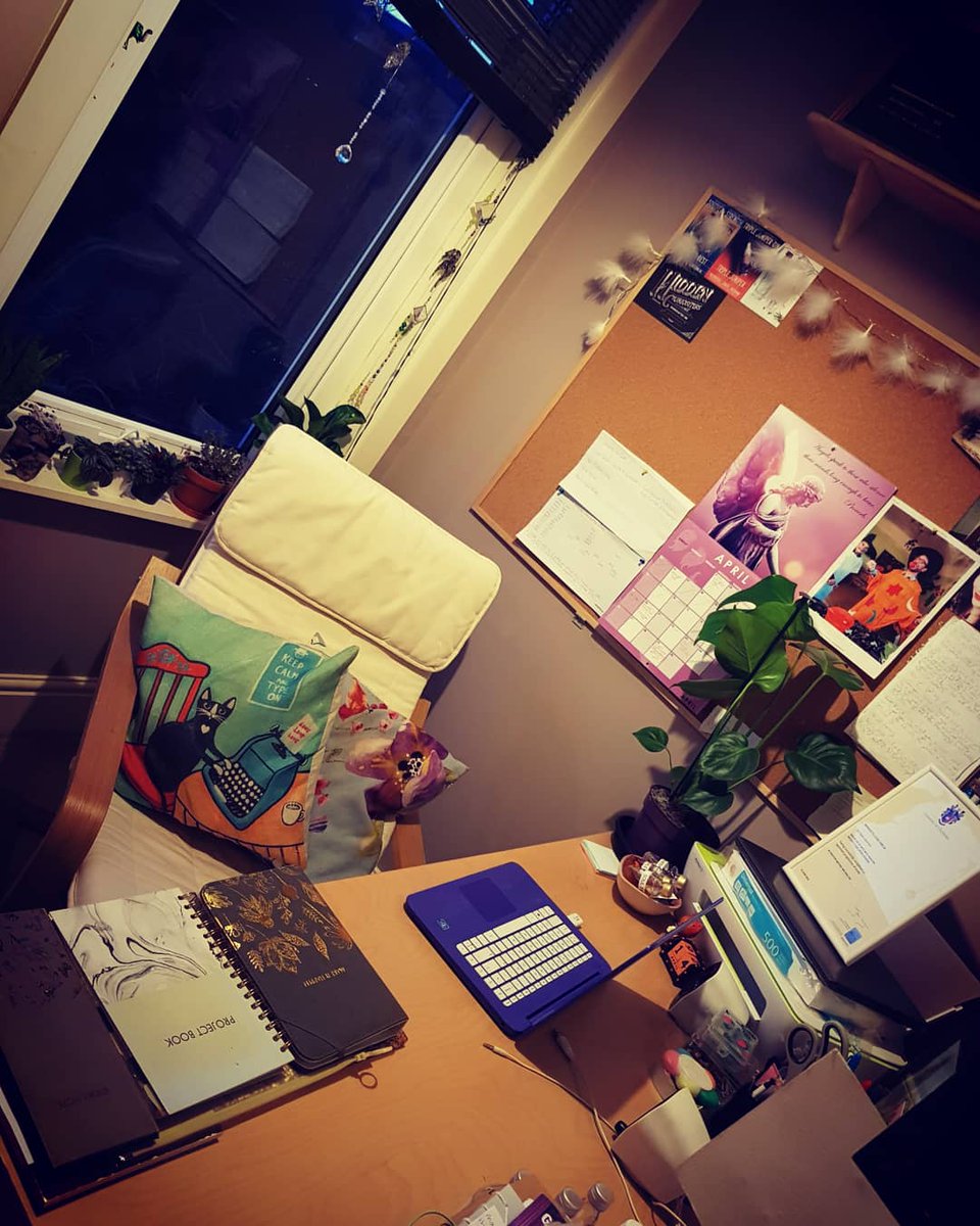 TheGinfluence's tweet photo. Progress with the office.
I've just spent a good hour wrestling with a vinyl cut out and transfer tape but I finally got this up. Love how my little working space is coming together ๐
#diy #vinyltransfer #homeoffice #study #workingspace #home #workfromhome https://t.co/QC4wspRCab