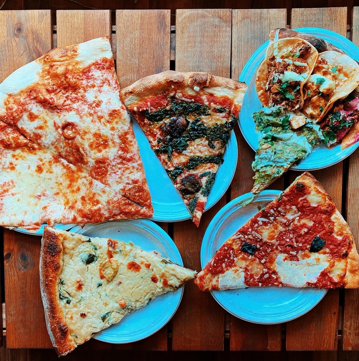 Potluck_TV's tweet photo. #TakeoutTuesday was pretty intense today..we got some huge slices from @BennyTudinos 
A heavy artichoke slice from @artichokepizza along with their Regular slice and to top it all off we got an OG Vegan slice from @tonyboloneys as well as their signature “taco taco taco” slice😋 https://t.co/gUKtGvMgIW