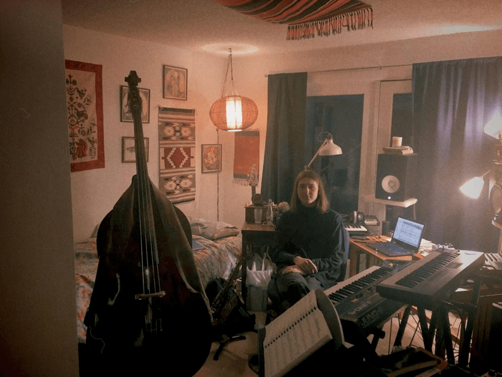 comeherefloyd's tweet photo. Isaac Winemiller ‘A Lover’s Haze’ : Dynamic cynicism that is both forthright and calmingly kind. https://t.co/VAVLPWsxEH https://t.co/WMYz8DjOkt