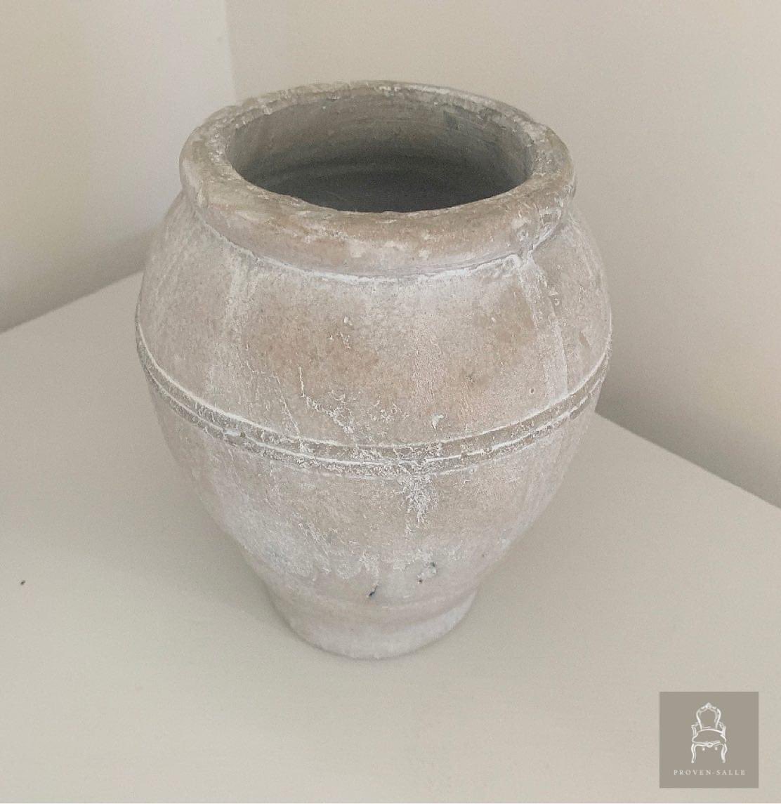 ProvenSalle's tweet photo. These beautiful rustic pots are great for either inside or outside the home. Only one size left now - Β£18 and 22cm in height. Available to purchase online with FREE U.K. delivery ππ» Happy Tuesday, everyone! #rusticpot #romanstyle #gardenpot #homeaccessories #provensallefurniture https://t.co/syJryTgFZm