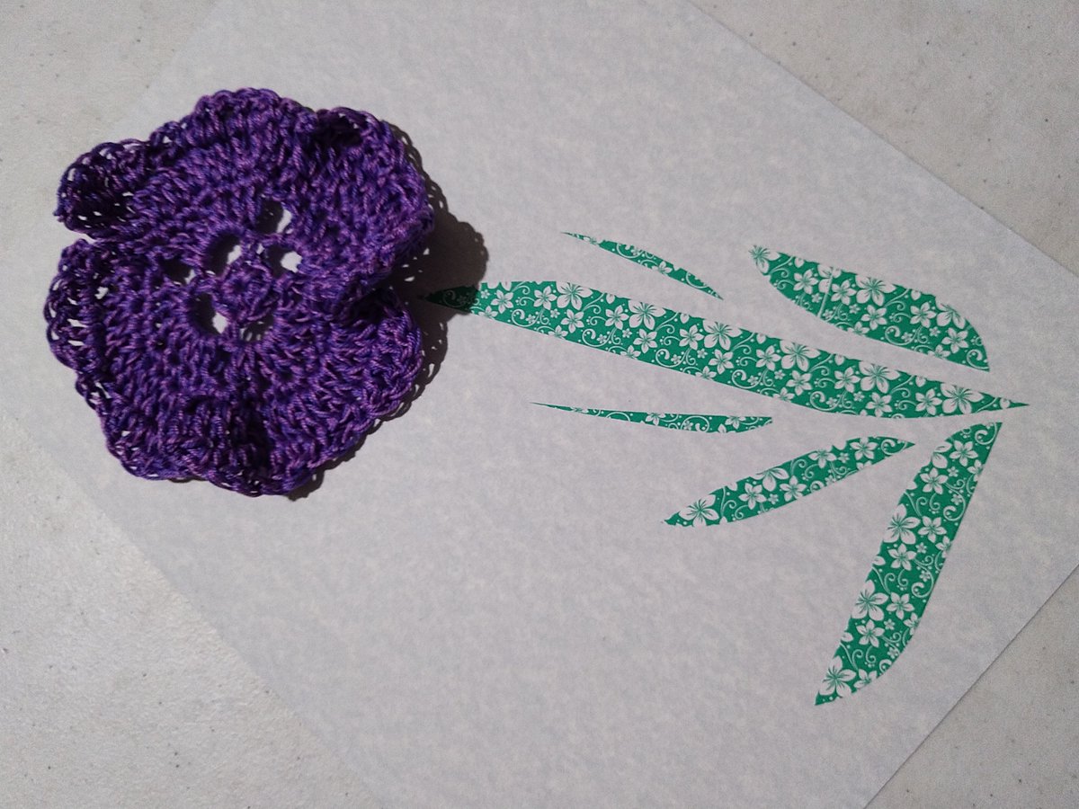 But I can't use pens at work, so I craft instead to keep my brain alert. And my favorite craft for years: crochet! Call me a hooker, it's actually true :3 Here's a bunch of purple flowers I made.  #WorldARTMYday  @btsasarthistory  @BTS_twt (4)