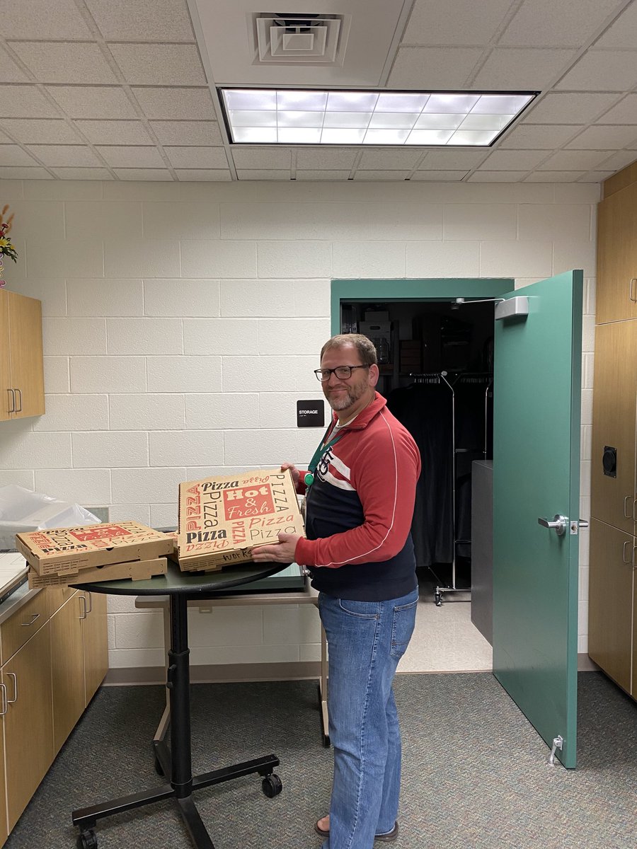 Fremont1_LVHS's tweet photo. Thanks to our anonymous pizza donor, we don’t know who you were but it was greatly appreciated by our personnel still in the building! #LanderStrong https://t.co/ptorCCQjbS