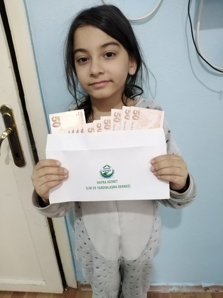HayraHizmet's tweet photo. #Hayra Hizmet Olarak Bugün #İstanbul Bağcılarda İkamet Eden 2 Çocuklu Bacımızın #700_TL #Kirası Ödendi Ve #250_TL #Market Alışverişi Yapıldı Ailemize Teslim Edildi.
Lütfen Çok #Zaruri Birşey Olmadan Sağlığınız Ve Başkalarının Sağlığı İçin #EVDEKAL Diyoruz. https://t.co/5jXKUEd5DL